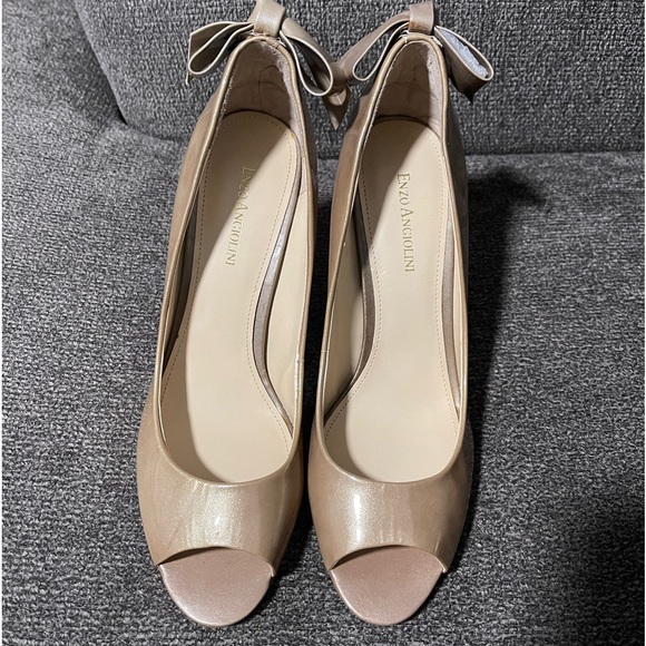 Enzo Angiolini Shoes Enzo Angiolini Tan Peep Toe Bow Patent Pump